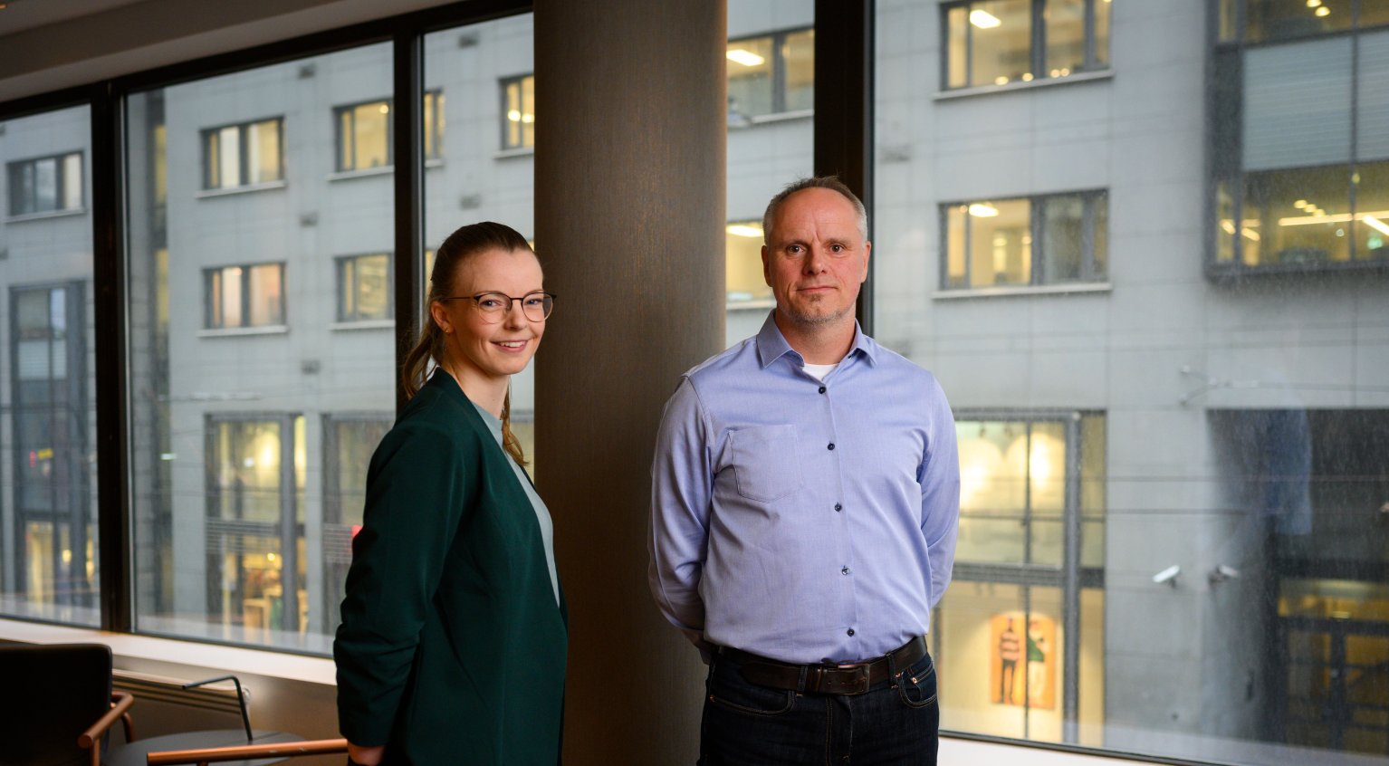 I oktober, under Høstseminaret til Kommunikasjonsforeningen, fortalte Ragnhild Vikestrand, kommunikasjonsarbeider i Vest politidistrikt, og kollega Rune Fimreite, som er faglig leder i nettpatruljen til samme politidistrikt, om hvordan de har jobbet frem en TikTok-konto som raskt ble en suksess.