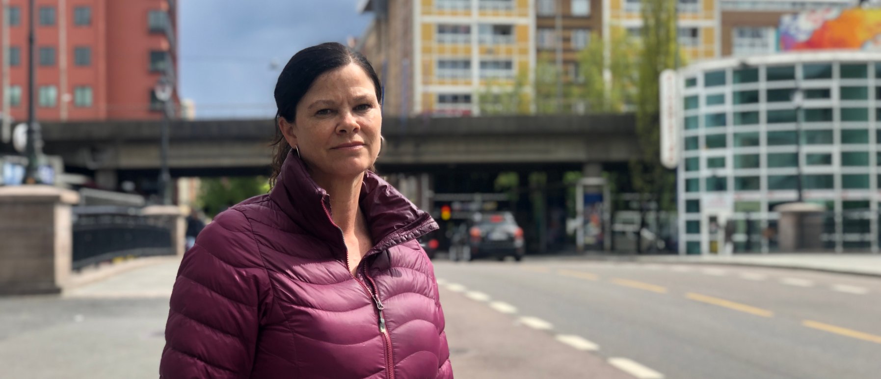 Portrett av Christina Rolfheim-Bye, står på gate i Oslo.