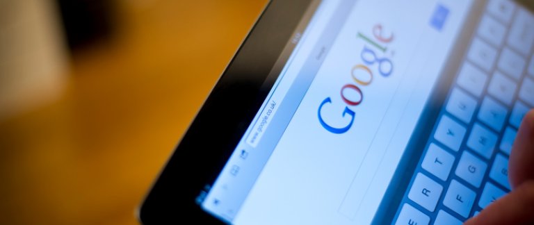 google on tablet foto istock